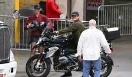 狗仔爆料摩托车视频,惊现街头摩托车神秘视频，揭秘速度与激情背后的故事